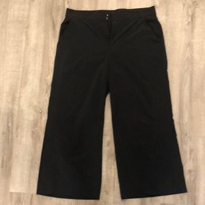 Athleta black crop trouser pant with zip and button closure.